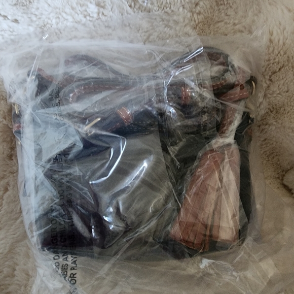 Dooney & Bourke Pebble Grain Crossbody Saddle Bag Black - Picture 6 of 6